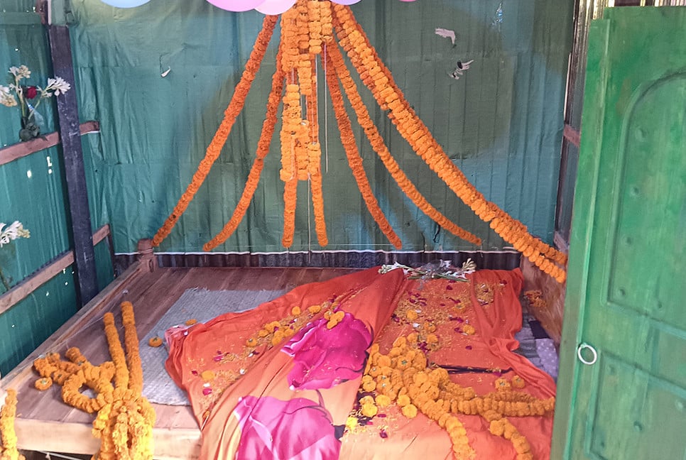 বরকে বের করে বাসরঘর ভাঙচুর